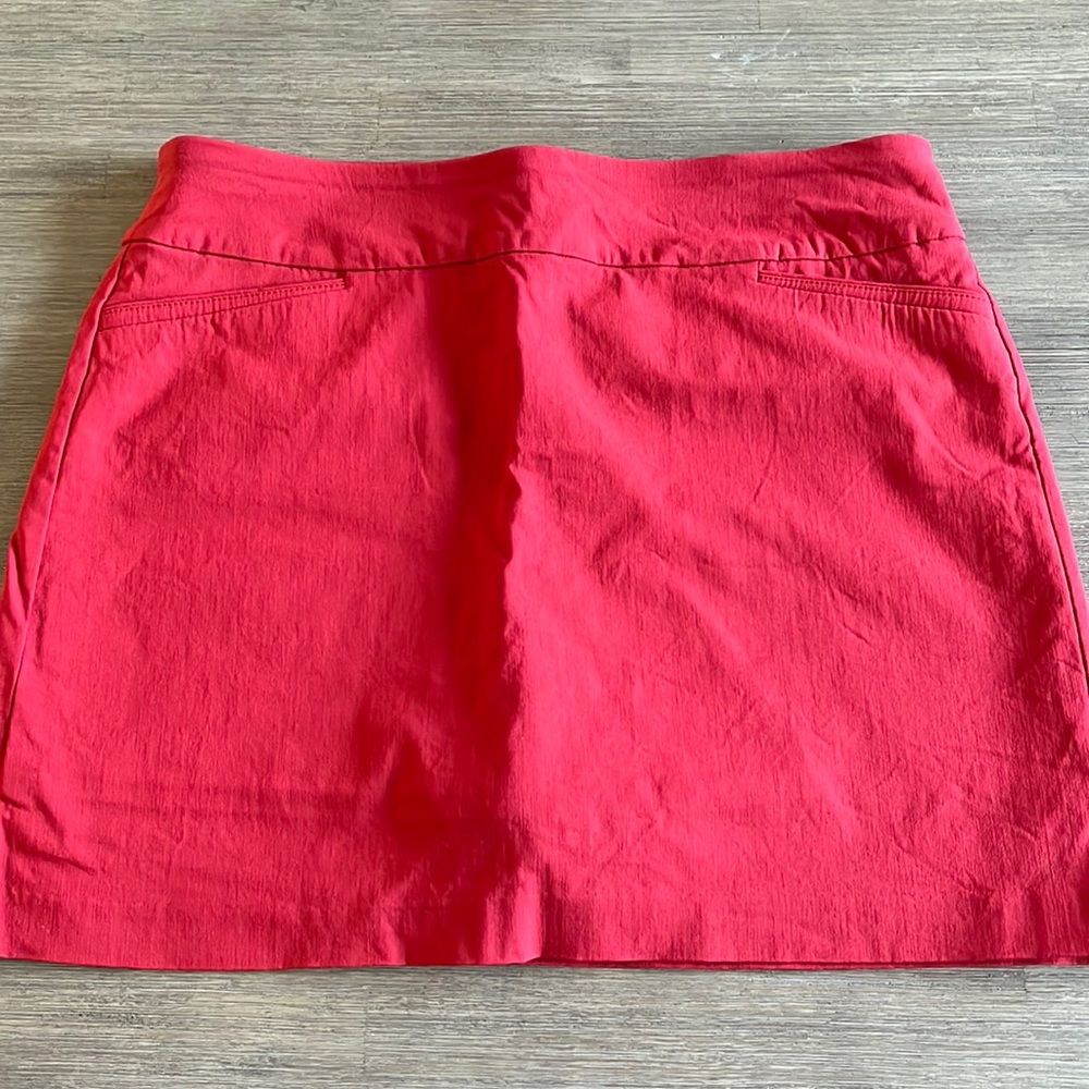 ATTYRE PULL ON ATHLETIC STRETCH BRIGHT COLOR RED SIZE: 10 TWO POCKET SKORT